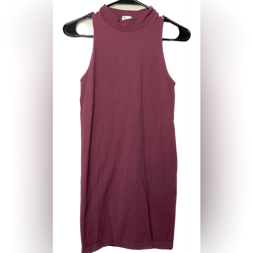 Woman’s Halt Turtle Dress Sleeveless S/M